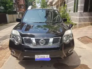 নিসান এক্স-ট্রেইল ২.০ পেট্রোল এক্সই ২০১১ কালো