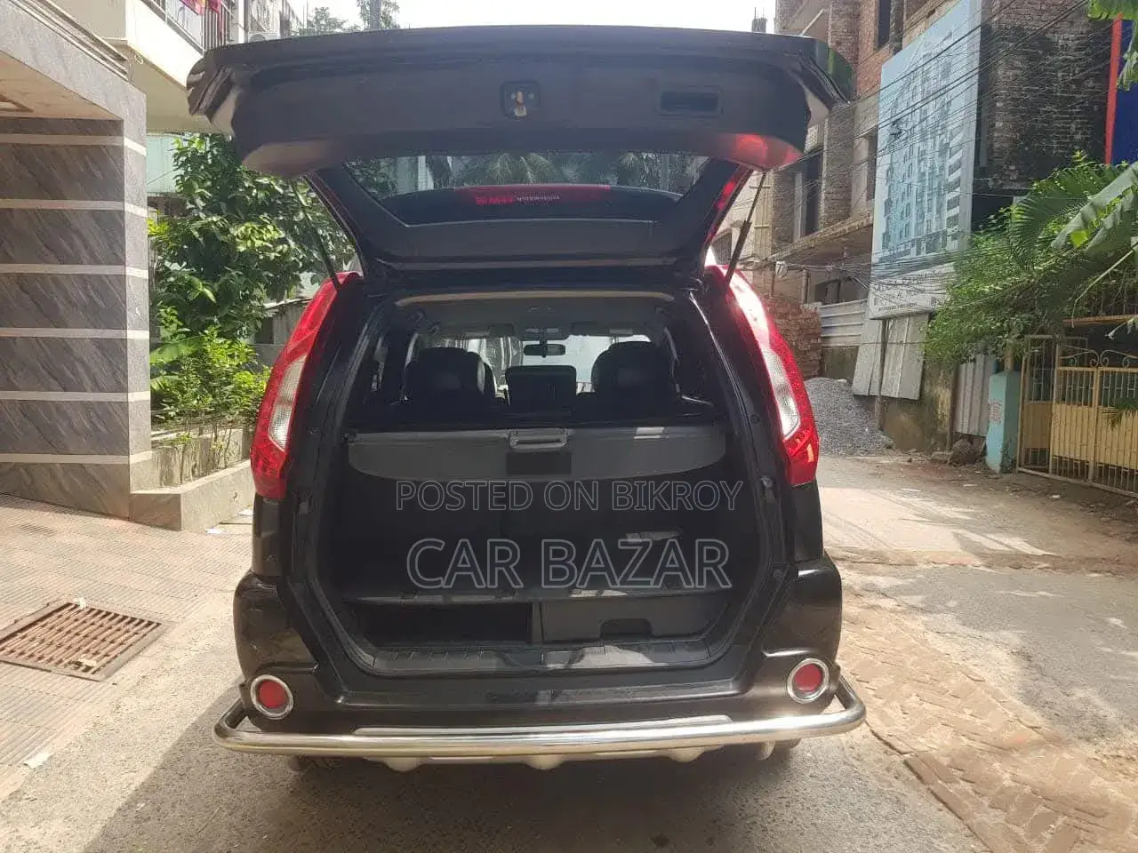 নিসান এক্স-ট্রেইল ২.০ পেট্রোল এক্সই ২০১১ কালো