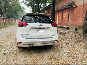 নিসান এক্স-ট্রেইল ২.০ হাইব্রিড ফ্রন্ট হুইল ড্রাইভ ২০১৮ পার্ল