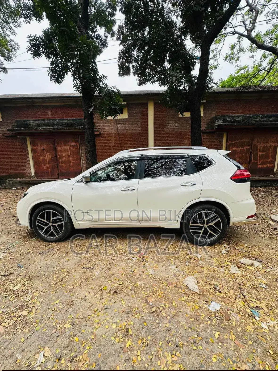 নিসান এক্স-ট্রেইল ২.০ হাইব্রিড ফ্রন্ট হুইল ড্রাইভ ২০১৮ পার্ল