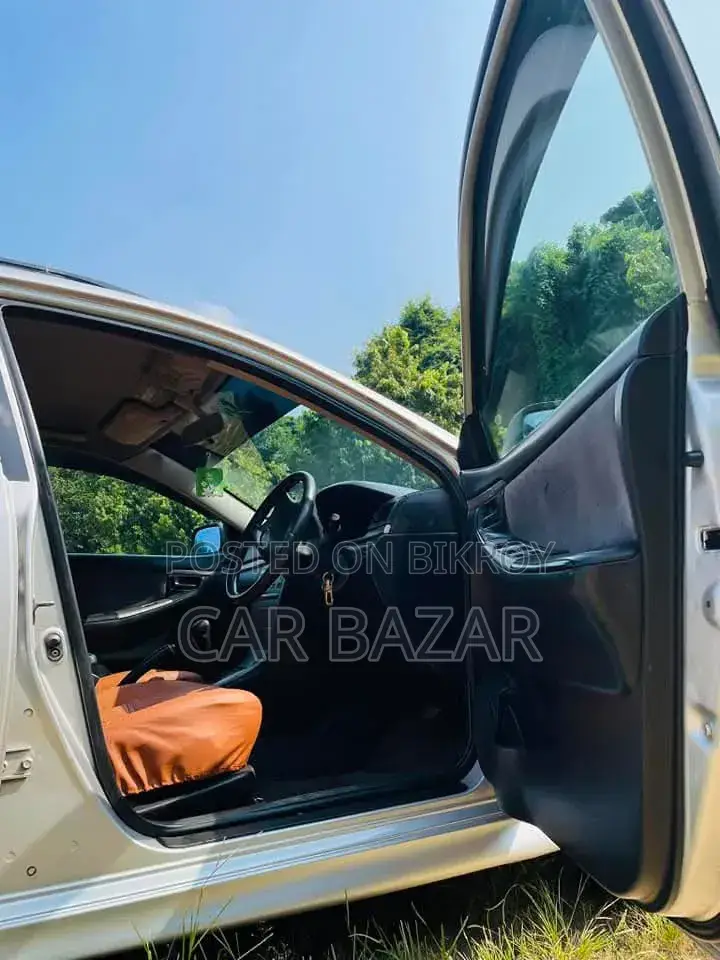 টয়োটা করোলা ফিল্ডার ১.৫ পেট্রোল ফ্রন্ট হুইল ড্রাইভ ২০০৫ সিলভার