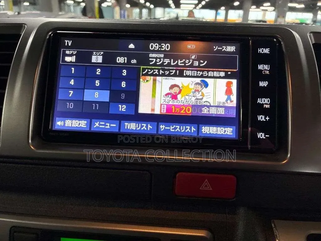 Toyota HiAce ২০২২ কালো