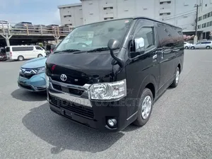 Toyota HiAce ২০২২ কালো