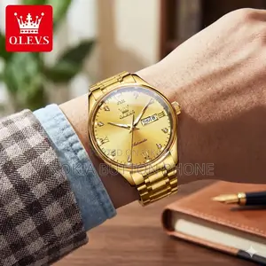 Olevs লাক্সারি মেনস কোয়ার্টজ ঘড়ি (গোল্ডেন)