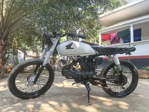 Hero Hunk 2021 White