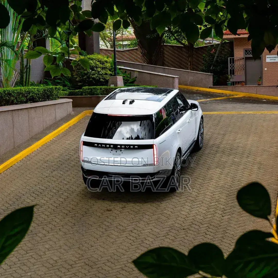 New Land Rover Range Rover Vogue 2024 White