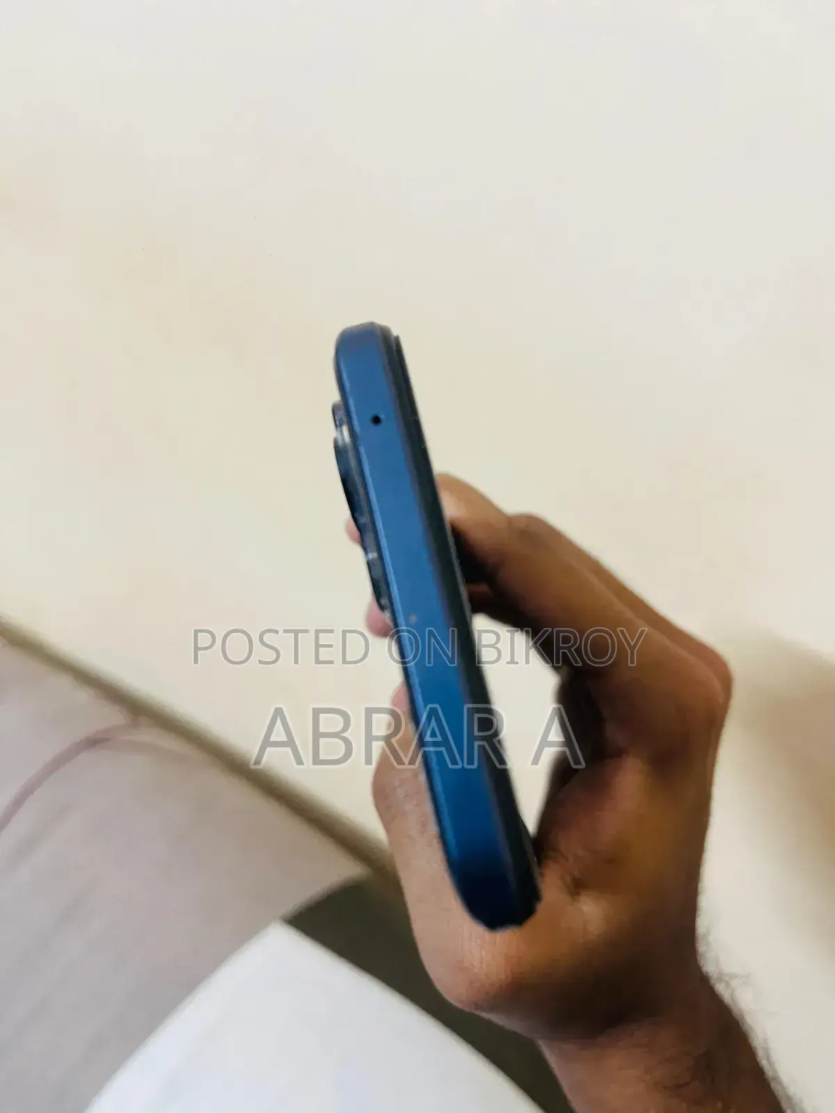 রিয়েলমি ১২৮ জিবি নীল