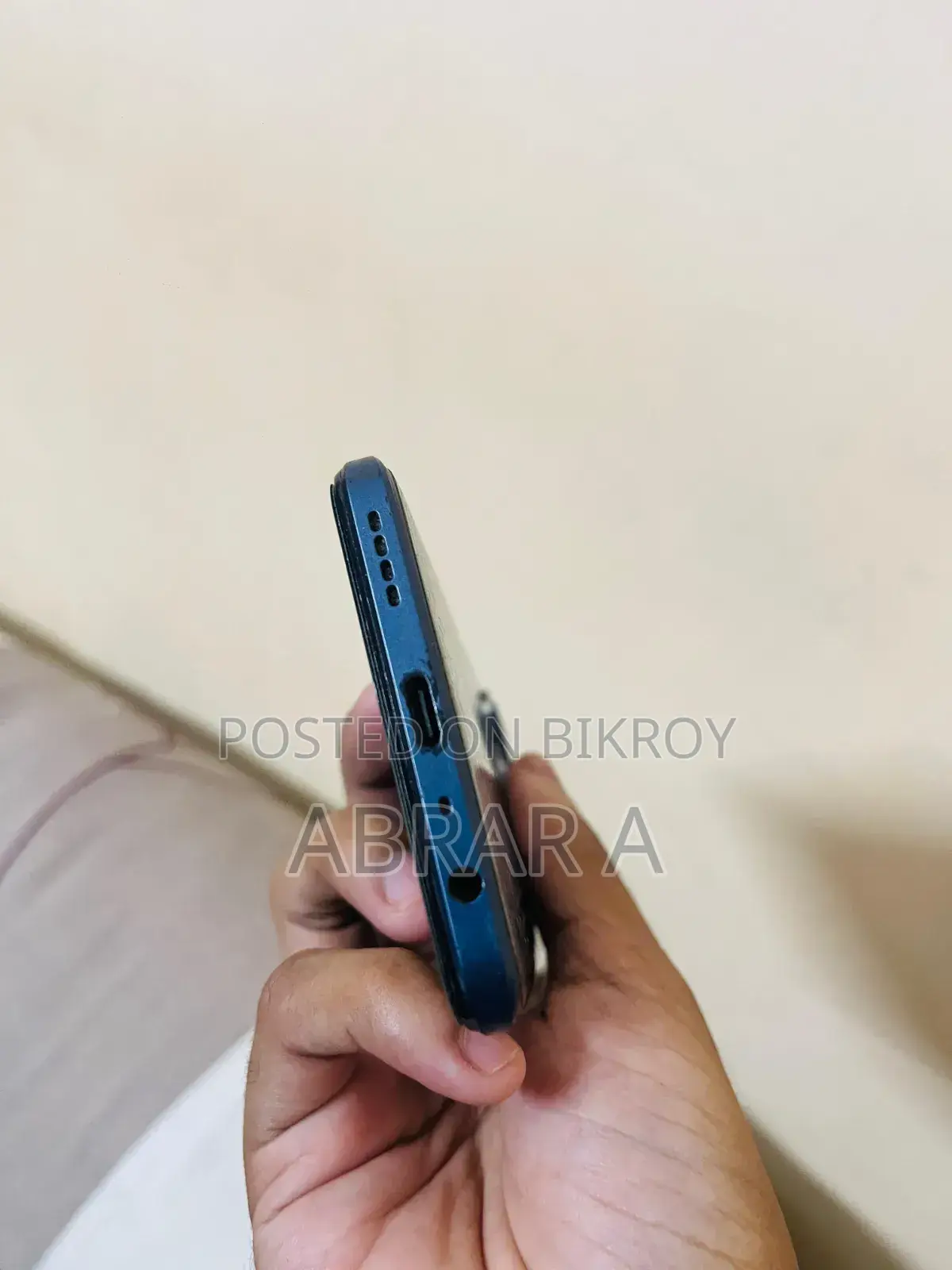 রিয়েলমি ১২৮ জিবি নীল