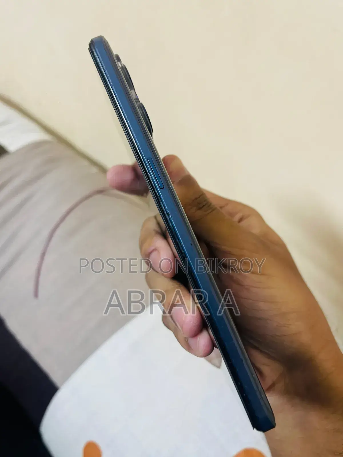 রিয়েলমি ১২৮ জিবি নীল
