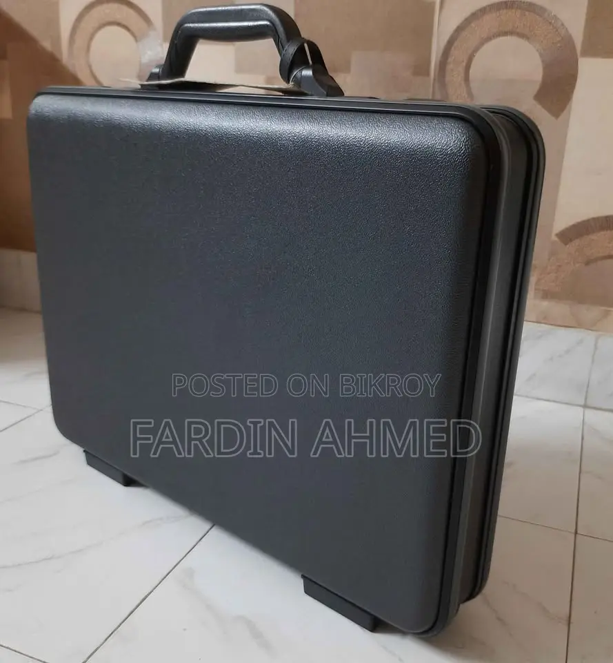 Vintage Goldenman Black Hard Shell Attaché Briefcase (18×12 Inch)