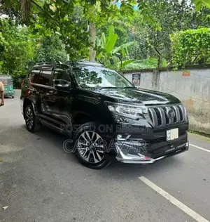 টয়োটা ল্যান্ড ক্রুজার প্রাডো ২.৭ ২০২২ কালো