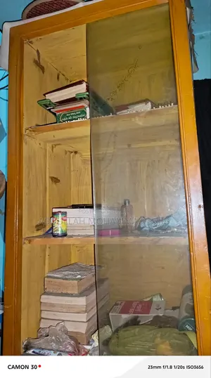 Bookshelf With Bottom Box