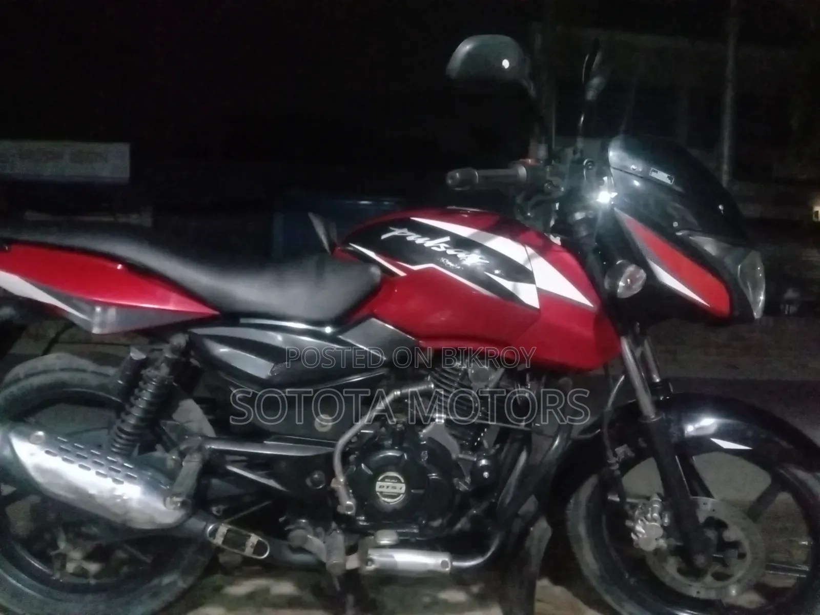 বাজাজ পালসার ১৫০ ২০১২ লাল