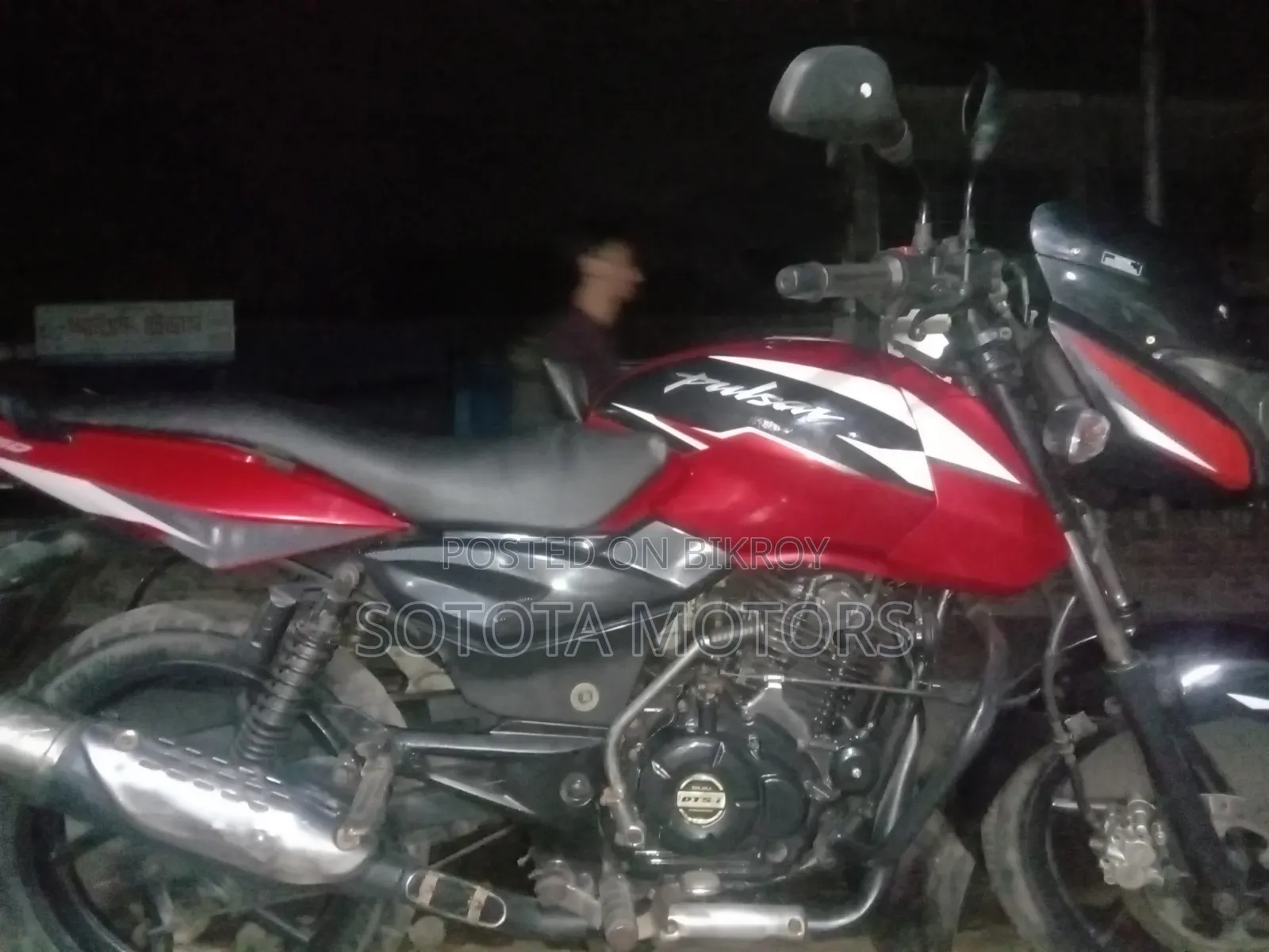 বাজাজ পালসার ১৫০ ২০১২ লাল