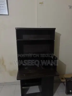 অসাধারণ কন্ডিশনের স্টাডি টেবিল। অব্যবহৃত
