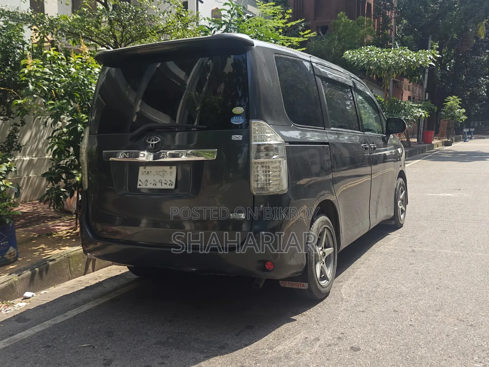 Toyota Voxy 2010 Black