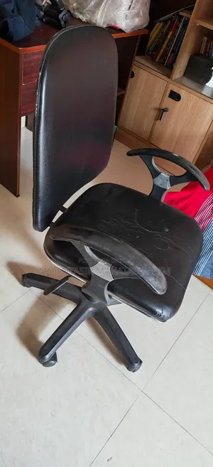 অফিস চেয়ার অ্যাডজাস্টেবল