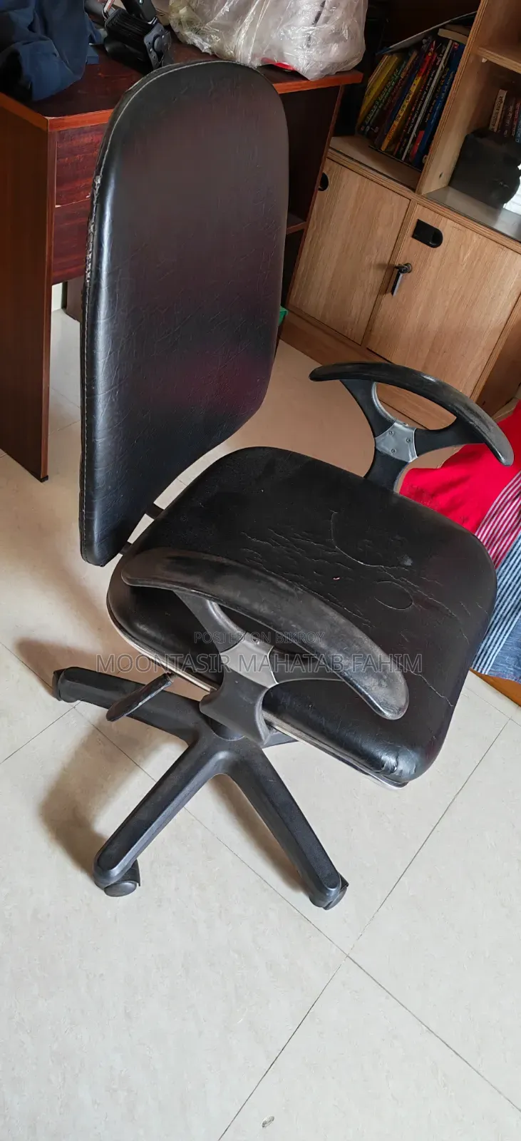 অফিস চেয়ার অ্যাডজাস্টেবল