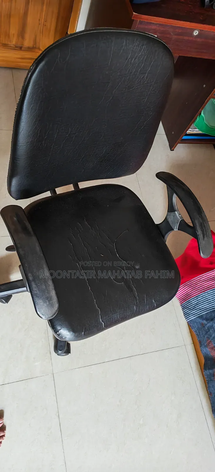 অফিস চেয়ার অ্যাডজাস্টেবল
