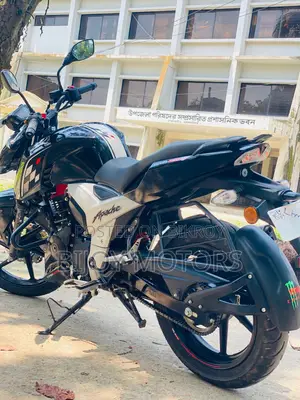 New TVS Apache RTR 160 4V 2025 Black