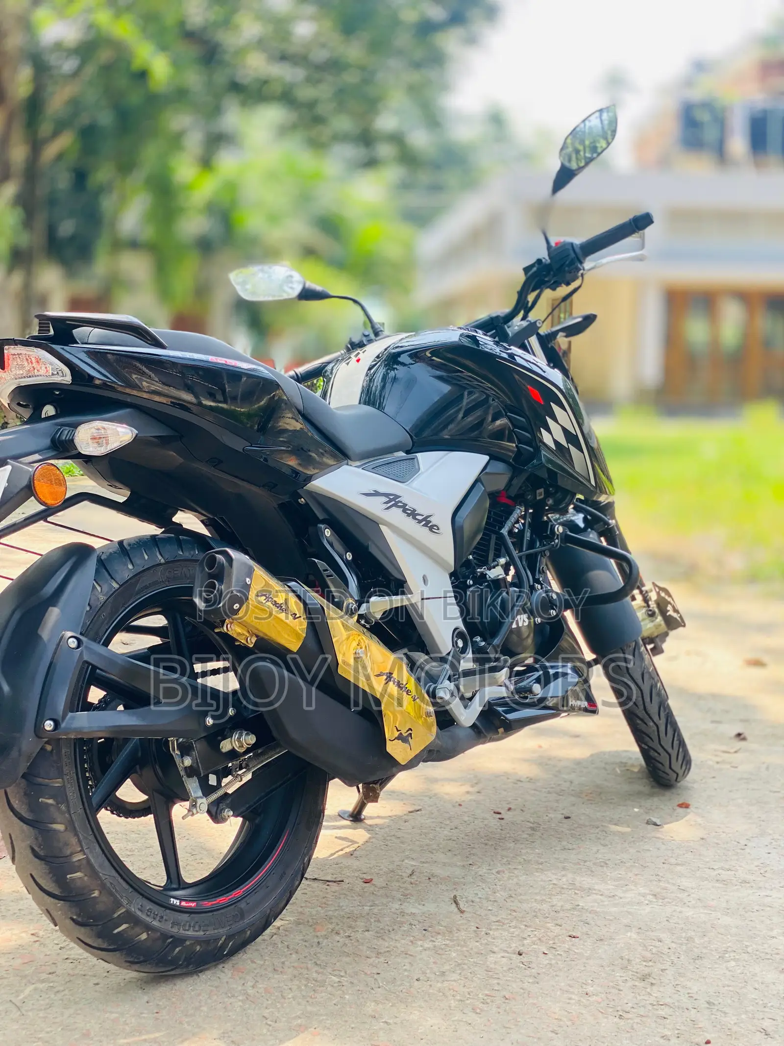 New TVS Apache RTR 160 4V 2025 Black