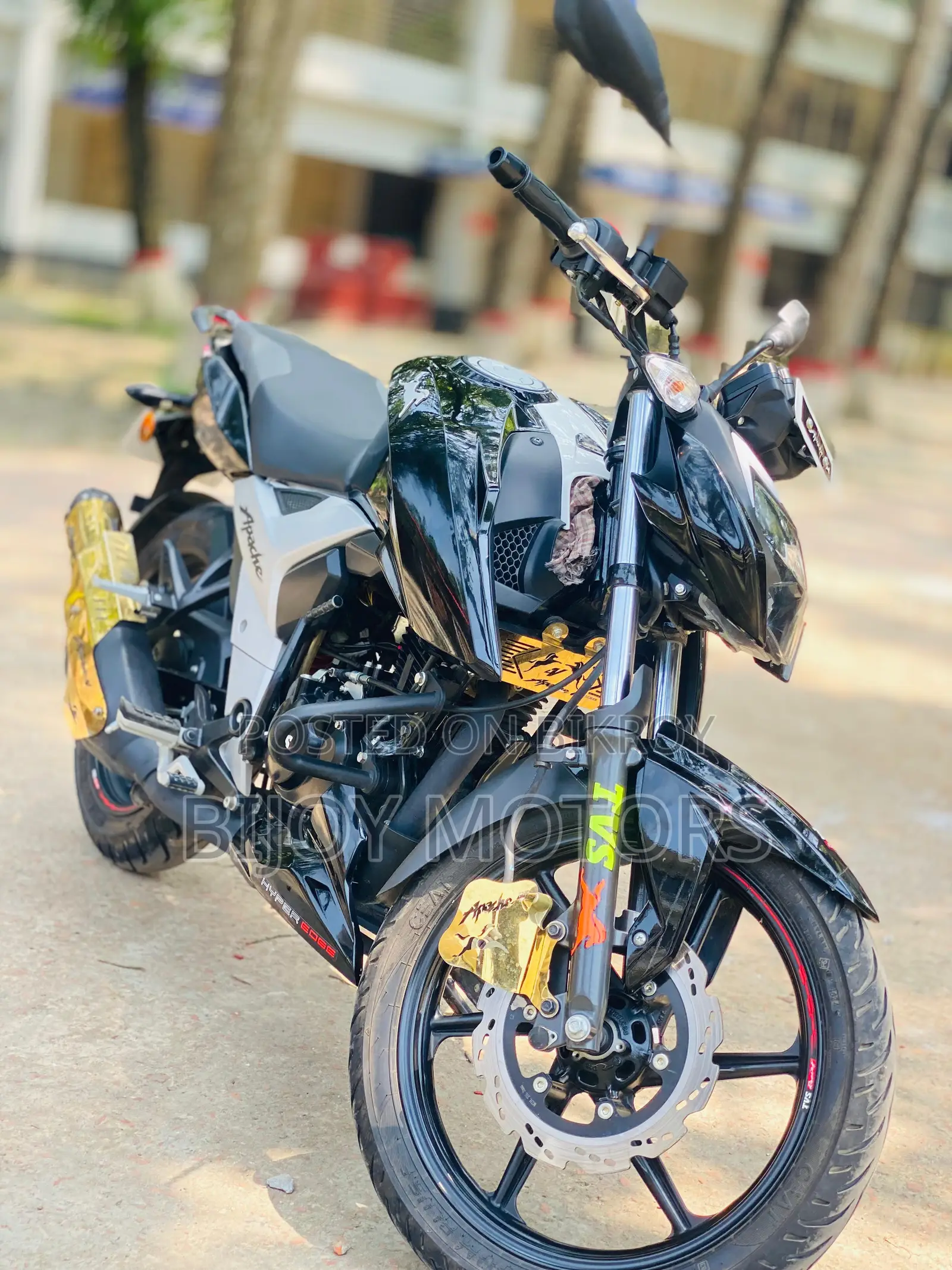 New TVS Apache RTR 160 4V 2025 Black