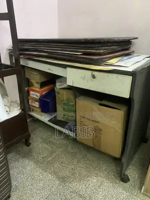 কম্পিউটার টেবিল