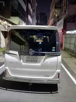Toyota Voxy 2018
