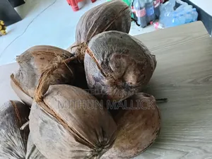 দেশি শুকনা নারকেল ৫টি ৬০০ টাকা প্যাকেজ