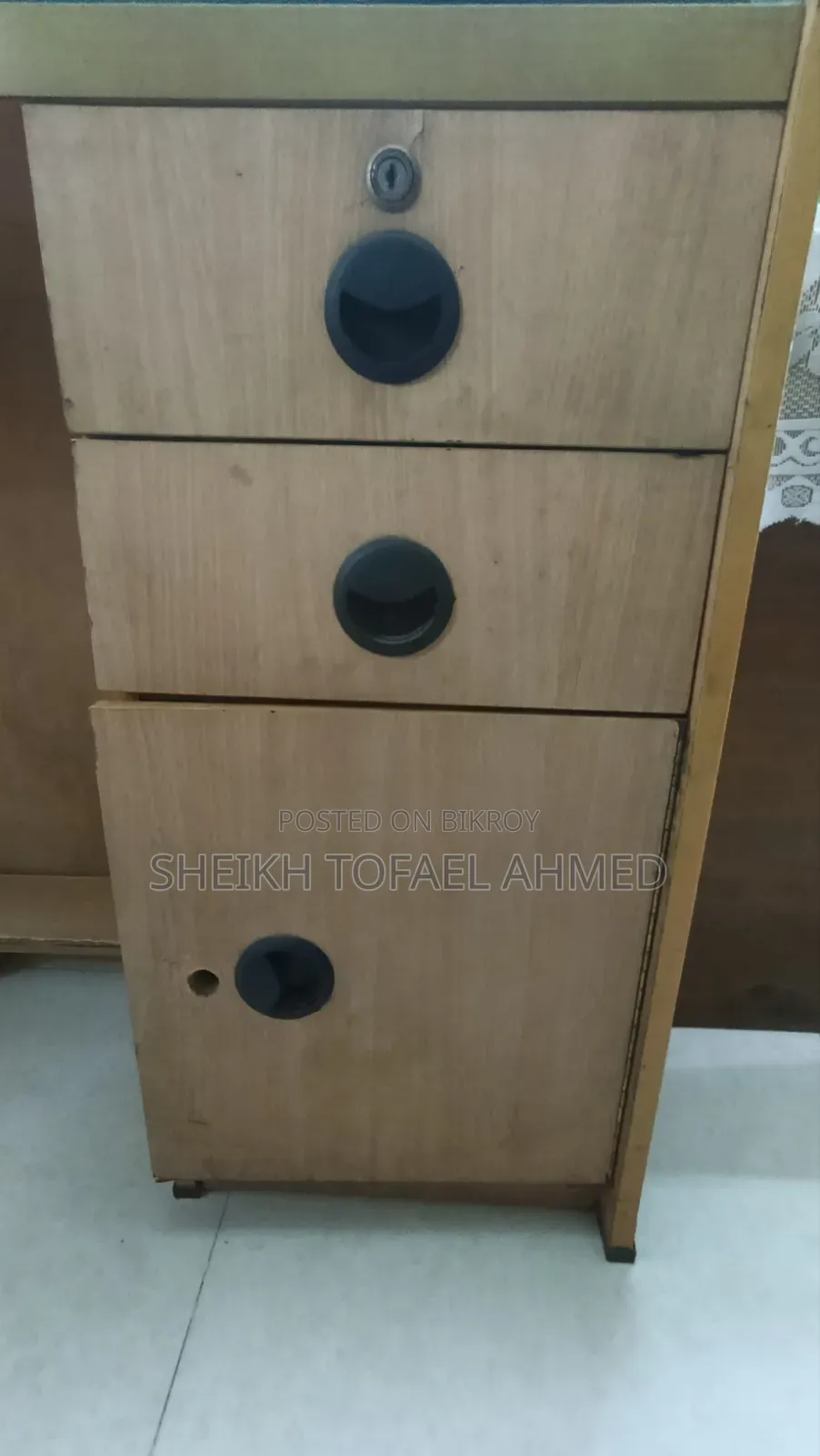 অফিস টেবিল