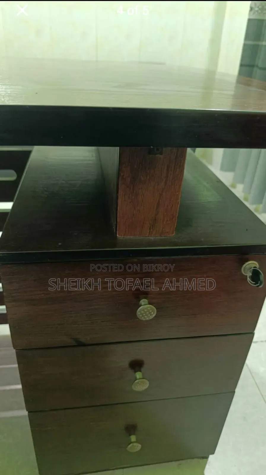 অফিস টেবিল