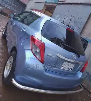 Toyota Vitz 1.3 Front-Wheel Drive 5-Door 2011 Green