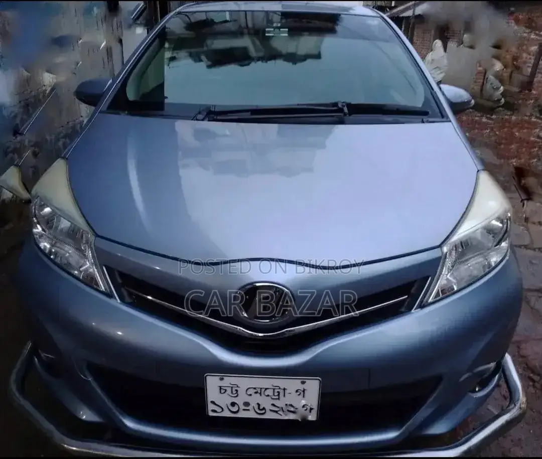 Toyota Vitz 1.3 Front-Wheel Drive 5-Door 2011 Green