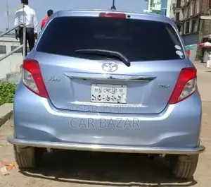 Toyota Vitz 1.3 Front-Wheel Drive 5-Door 2011 Green