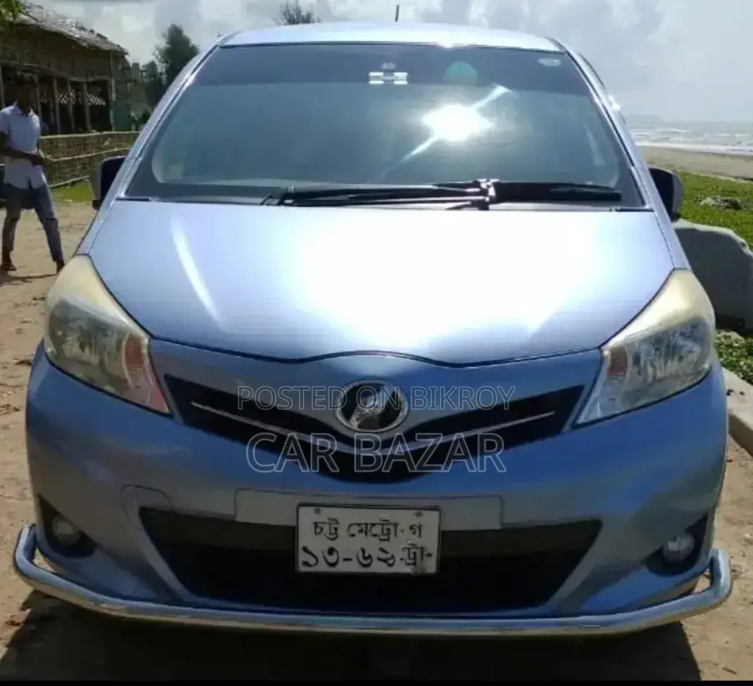 Toyota Vitz 1.3 Front-Wheel Drive 5-Door 2011 Green