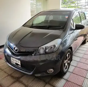 Toyota Vitz 1.0 Front-Wheel Drive 5-Door 2011 Gray