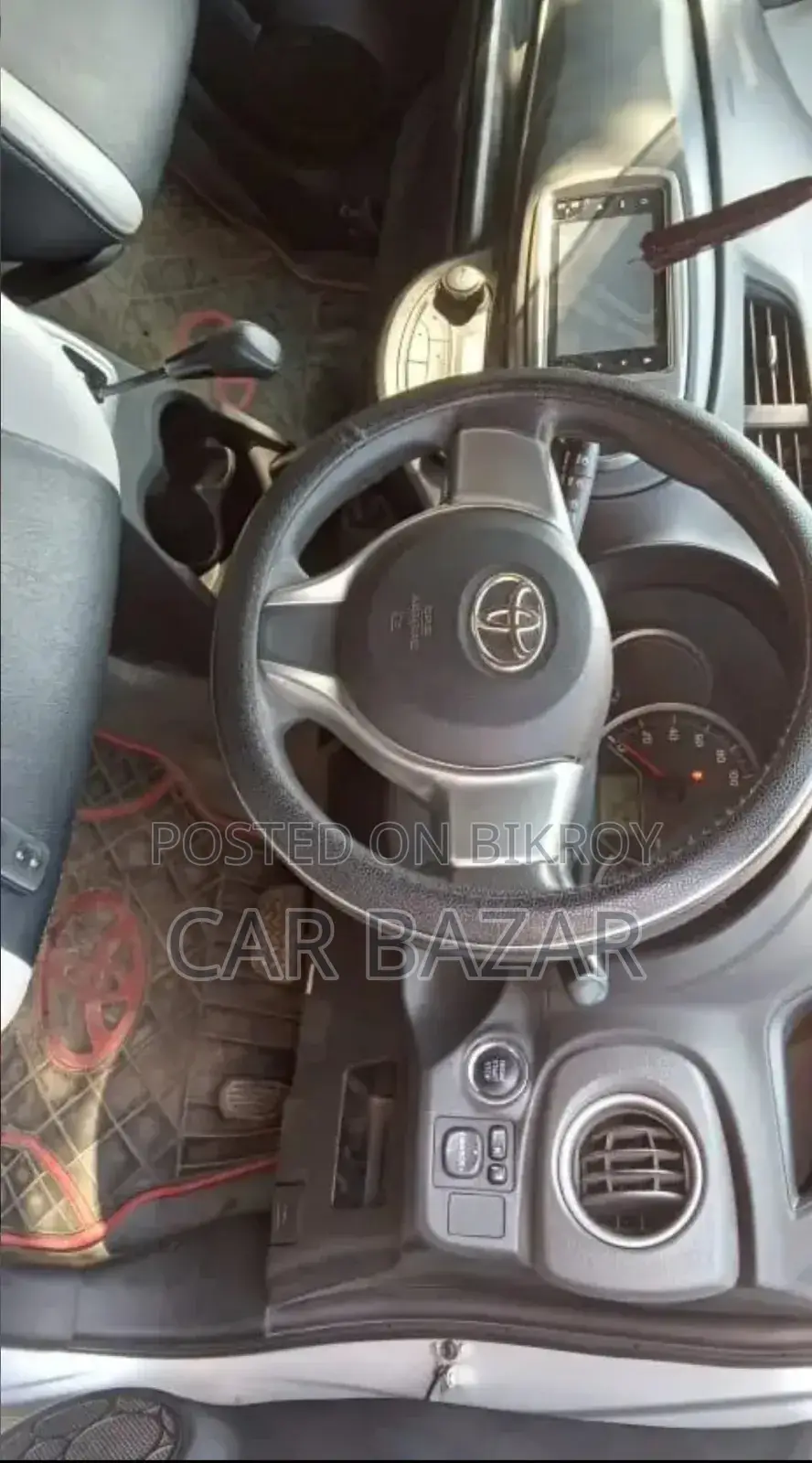 Toyota Vitz 1.3 Front-Wheel Drive 5-Door 2011 Green