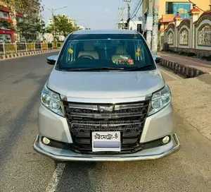 Toyota Noah 2.0 AWD (8 Seater) 2016 Silver