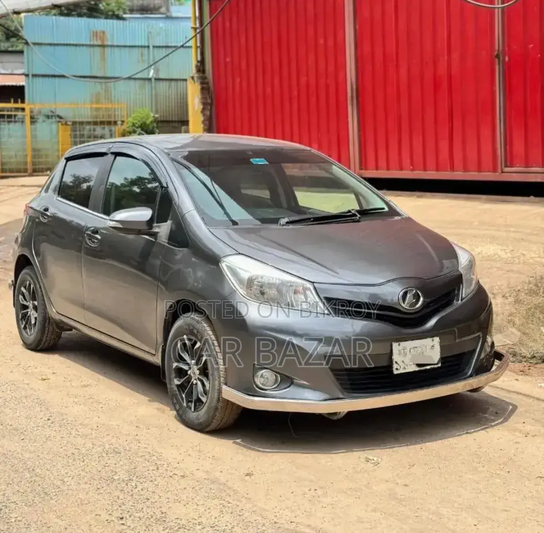 Toyota Vitz 1.0 Front-Wheel Drive 3-Door 2011 Gray