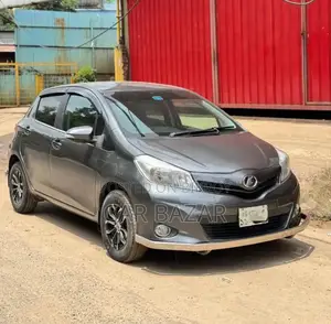 Toyota Vitz 1.0 Front-Wheel Drive 3-Door 2011 Gray