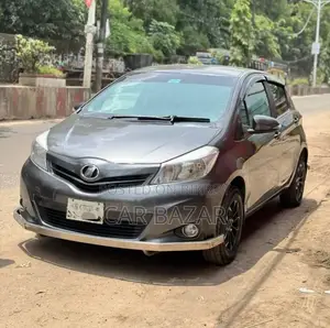 Toyota Vitz 1.0 Front-Wheel Drive 3-Door 2011 Gray
