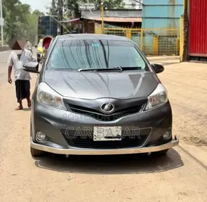 Toyota Vitz 1.0 Front-Wheel Drive 3-Door 2011 Gray