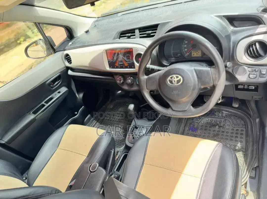 Toyota Vitz 1.0 Front-Wheel Drive 3-Door 2011 Gray