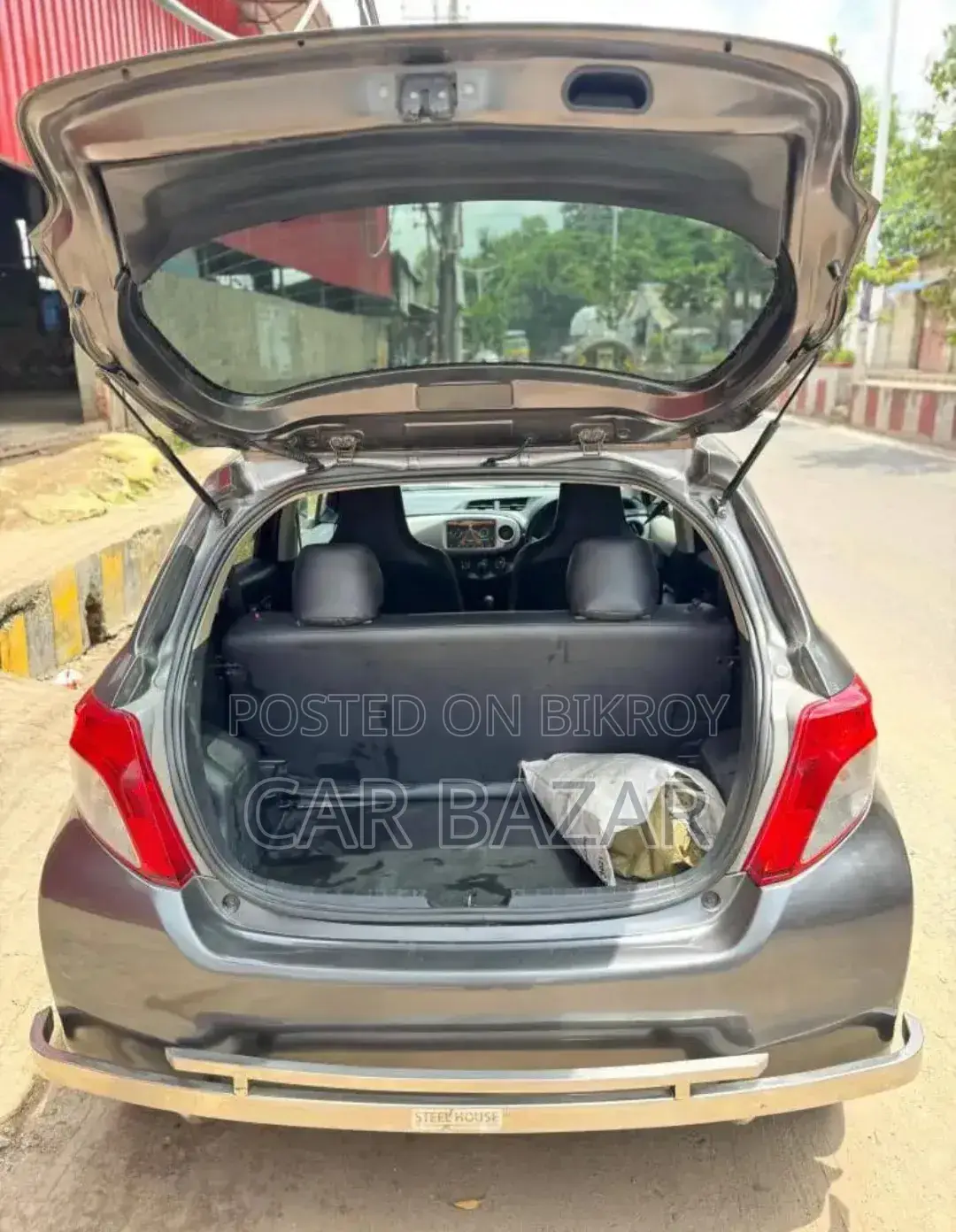 Toyota Vitz 1.0 Front-Wheel Drive 3-Door 2011 Gray