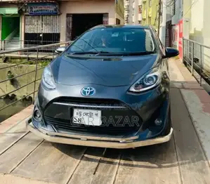 Toyota Aqua 2017 Gray
