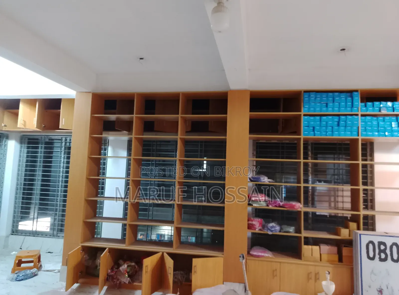 Showroom Decoration Furniture With Storage Cabinet