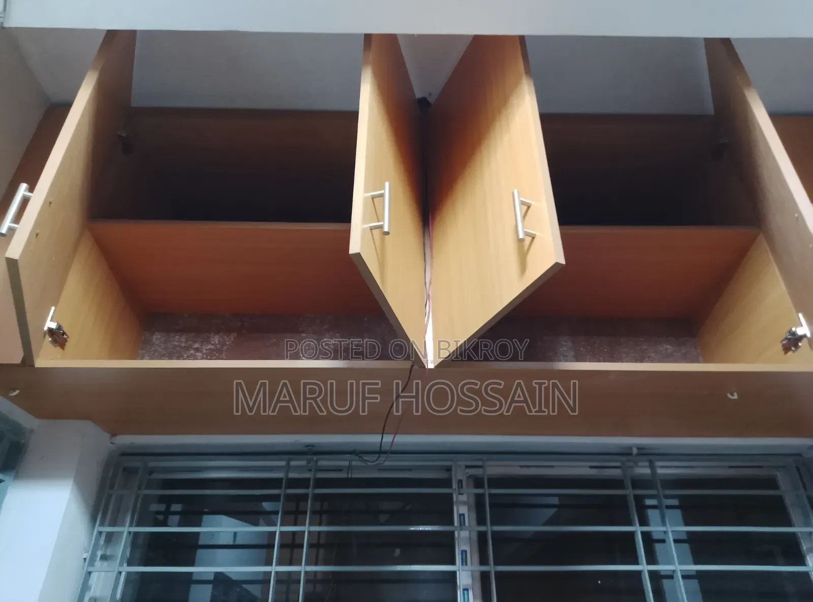 Showroom Decoration Furniture With Storage Cabinet