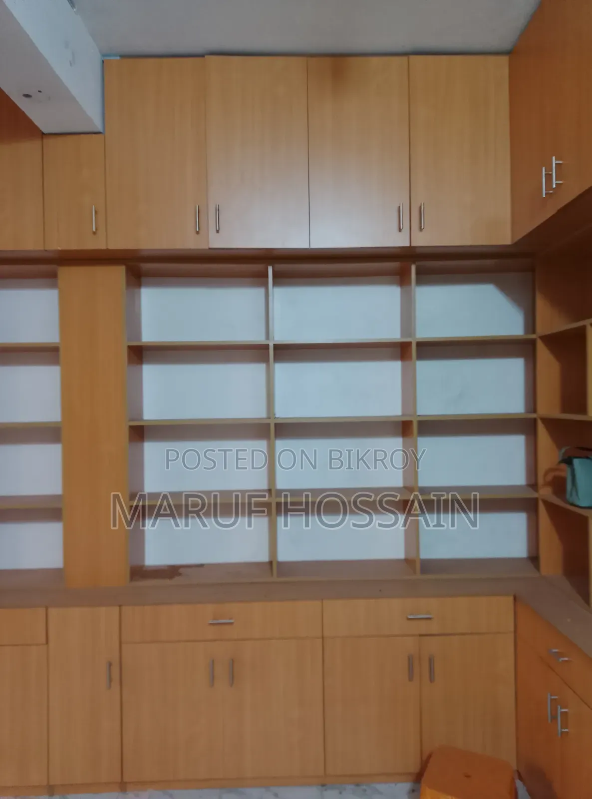 Showroom Decoration Furniture With Storage Cabinet