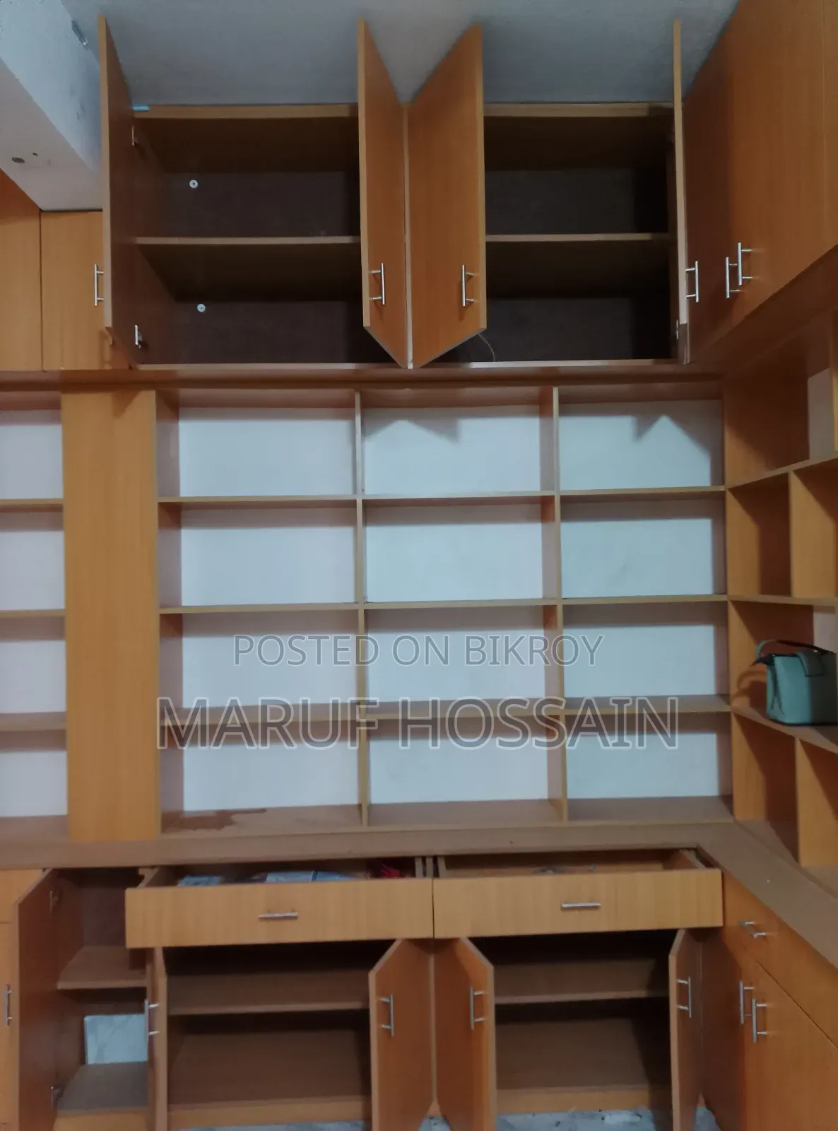 Showroom Decoration Furniture With Storage Cabinet