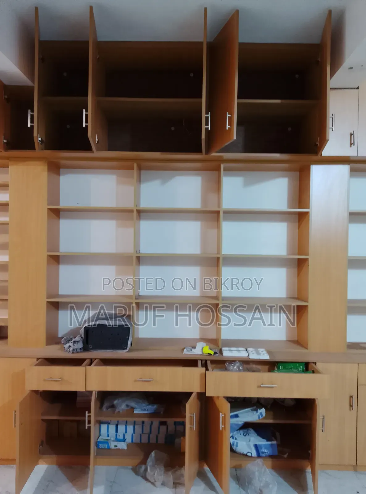 Showroom Decoration Furniture With Storage Cabinet